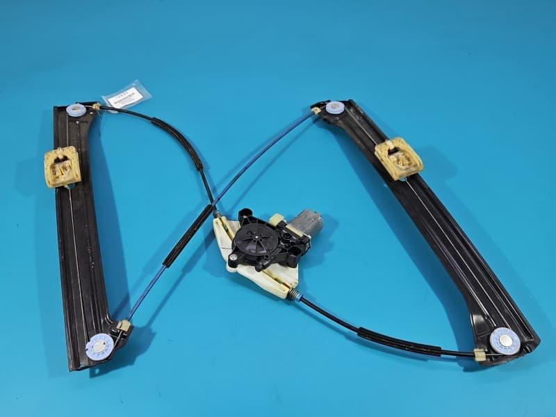 Podnośnik przód prawy SZYBY WINDA 5TA837462 Vw Touran II 2PIN 5d HB
