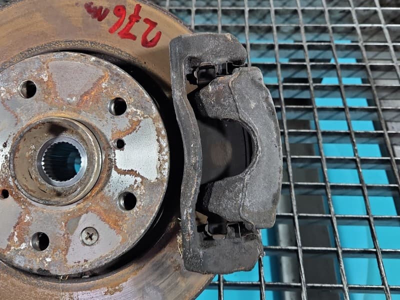 Zacisk przód prawy Suzuki Swift Mk6 1,6 16V