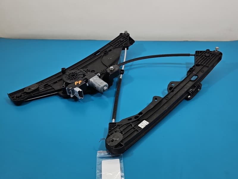 Podnośnik przód prawy SZYBY WINDA 9828416680 403124J 430113G0 9828130680 Peugeot 2008 II 19- 6 PIN 5d HB