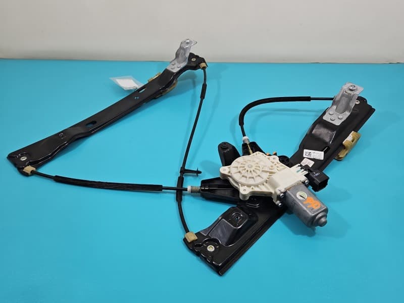 Podnośnik przód prawy SZYBY WINDA Ford Focus Mk3 Uszkodzony plastik. 6 PIN 5d kombi
