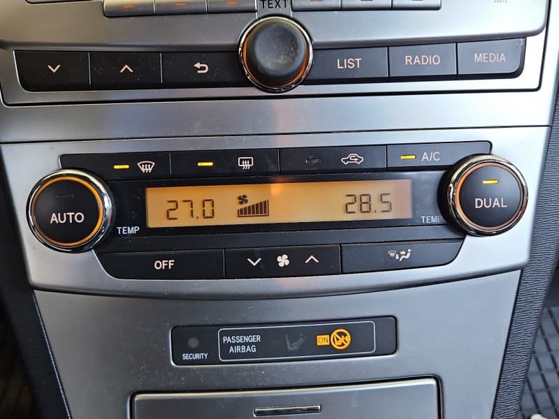 Konsola panel nawiewu Toyota Avensis III T27 55900-05520