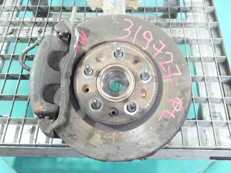 Zwrotnica lewa piasta przód 3,8 V6 Ford Windstar