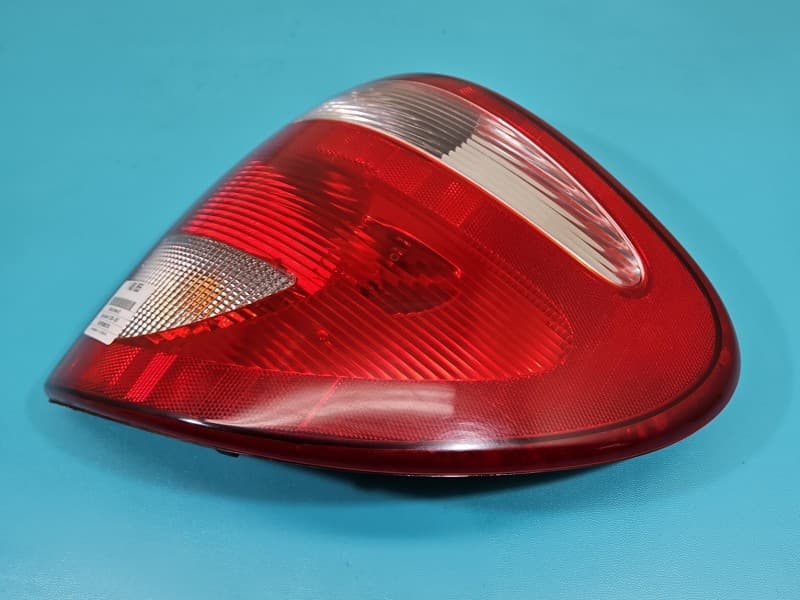 Lampa tył prawa błotnika Dodge Caravan IV 00-07 HB EUROPA 04857954