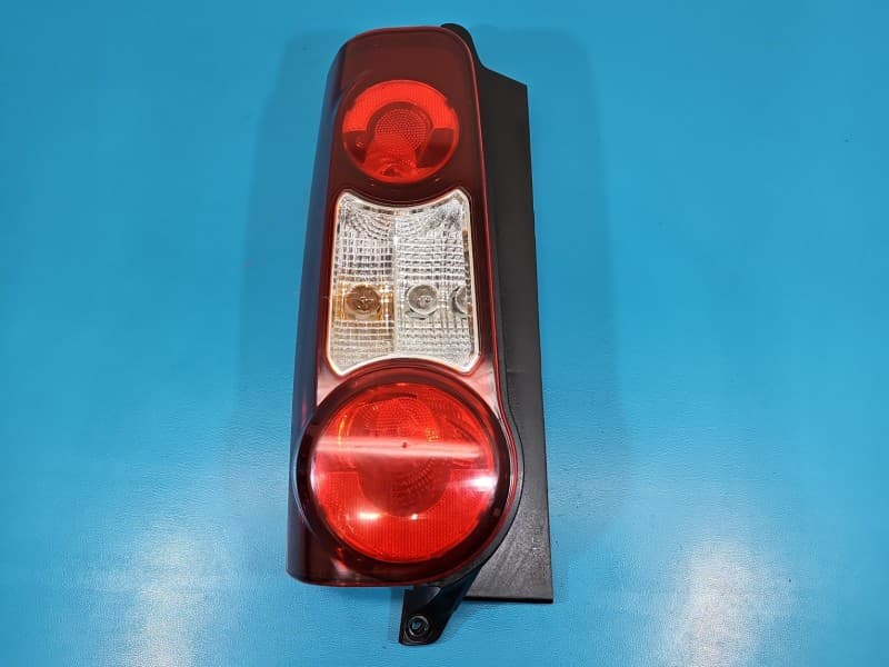 Lampa tył lewa błotnika Peugeot Partner II HB EUROPA