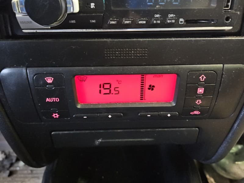 Konsola panel nawiewu Seat Leon I Toledo II 1M0820043D