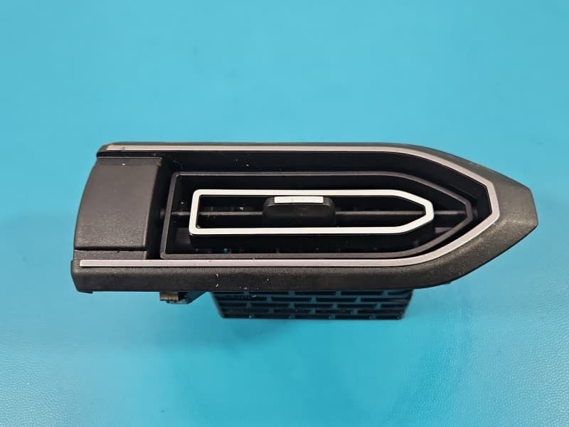 Kratka nawiewu Dacia Sandero III 20- 687613010R EUROPA