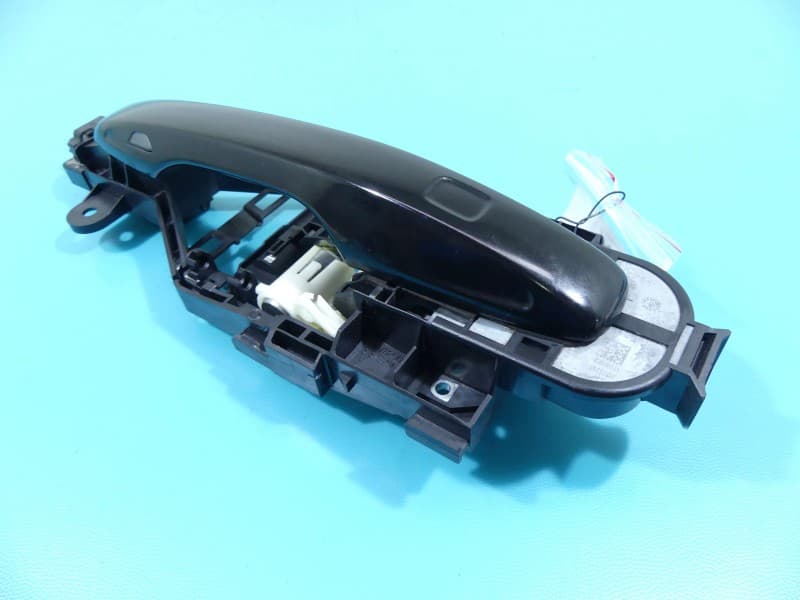 Klamka przód lewa zewnętrzna Volvo S90 II 16- 31378250 czarny ONYX BLACK 71700