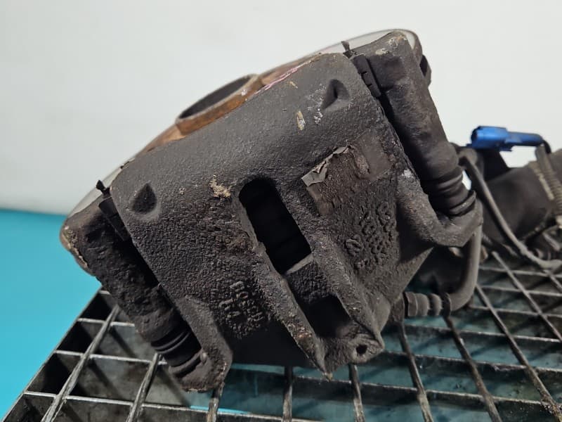 Zacisk przód prawy Citroen C4 Cactus 14-20 1,6 hdi