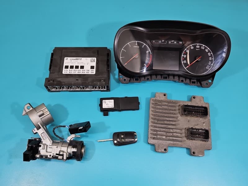 Komputer Sterownik silnika Opel Corsa E 1,4 16V 12657461
