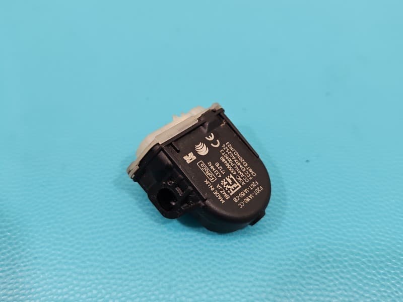 Czujnik ciśnienia opon Ford Fiesta Mk8 65558680 214DJ1923 TPMS