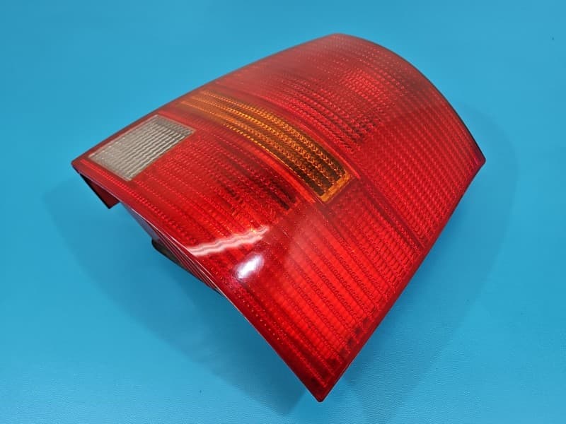 Lampa tył prawa błotnika Vw Bora kombi EUROPA
