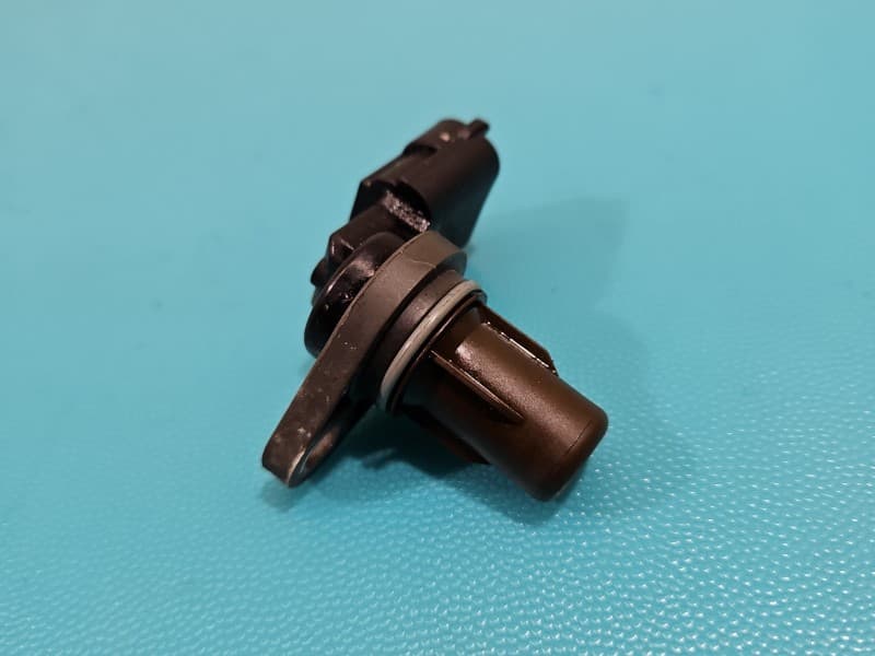 Czujnik położenia wałka rozrządu HYUNDAI I10 II 13-19 1,2 16V G4LA 39350-03030