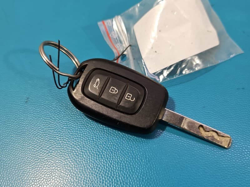 PILOT KLUCZYK KEYLESS Renault Express