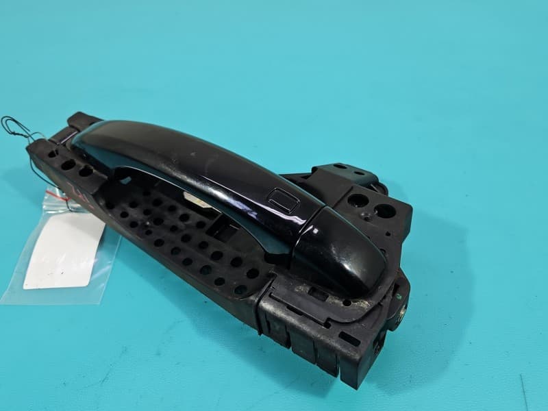 Klamka tył prawa zewnętrzna AUDI Q5 8R 08- 8T0837886 czarny LY9B