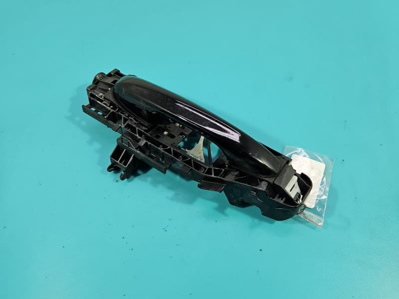 Klamka tył prawa zewnętrzna Mercedes W213 A0997601800 197