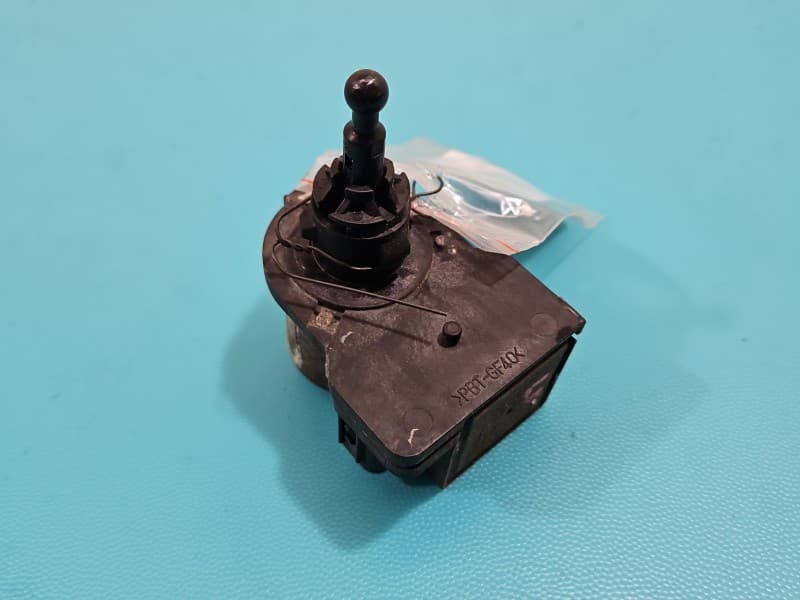 Silniczek Regulacji lampy LP Toyota Avensis III T27