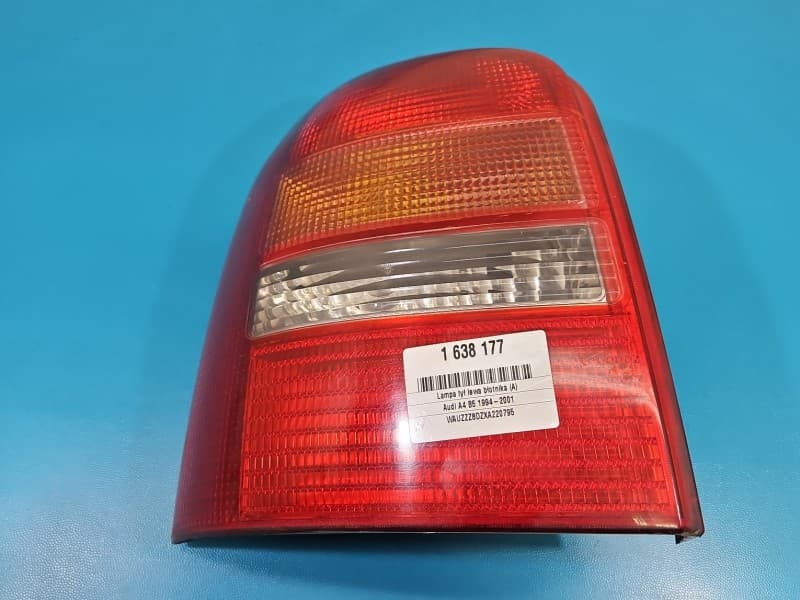 Lampa tył lewa błotnika Audi A4 B5 kombi EUROPA 8D9945095D
