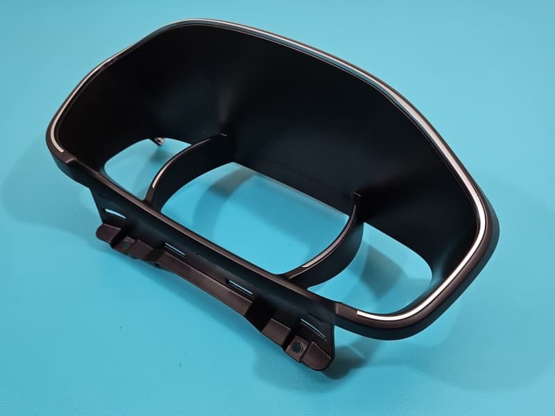 Osłona ZAŚLEPKA PLASTIK OSŁONA OBUDOWA RAMKA LICZNIKA Renault Megane IV 682647342R