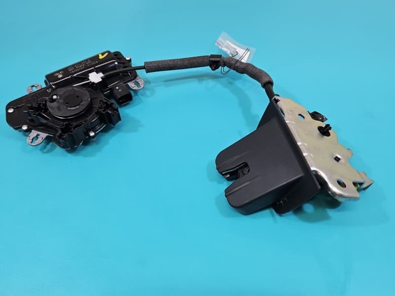 Zamek klapy tył Audi A4 B9 kombi Z dociągiem 4 + 5 PIN 3V5827887B 4M0827506D