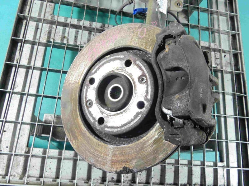 Zwrotnica prawa piasta przód 1,4 16v Peugeot 208 I 12-19