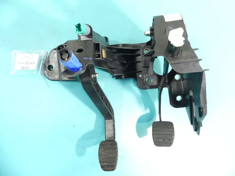 Pedał gazu potencjometr Opel Movano III 2,3 CDTI 465105948R 180101626R