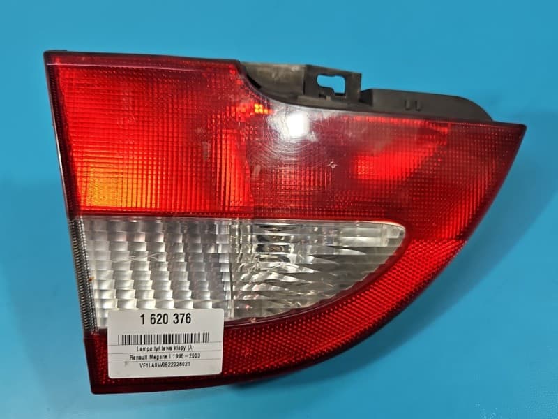Lampa tył lewa klapy Renault Megane I sedan EUROPA 89301450