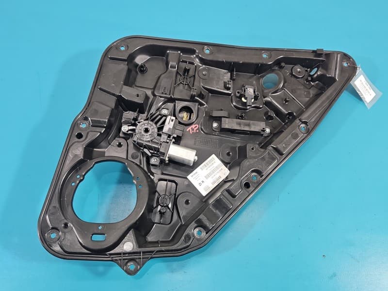 Podnośnik tył prawy SZYBY WINDA 5+2pin INFINITI QX30 H15 16-19 HB