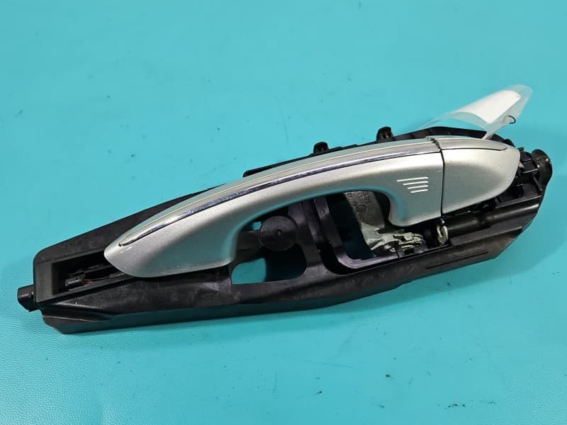 Klamka przód prawa zewnętrzna Ford Fusion USA 12-20 DS73-F22464-B/E/F srebrny