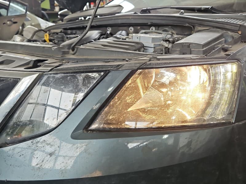 Reflektor lewy lampa przód Skoda Octavia III EUROPA 5E1941015C