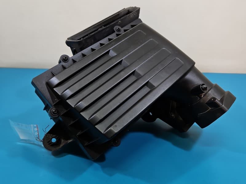 Obudowa filtra powietrza Vw Passat B8 2,0 tdi 5Q0129601AC 5Q0129607AA