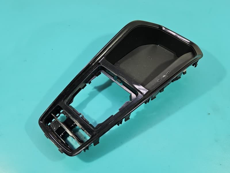 Listwa dekor deski Skoda Scala 19- 655863212A TUNELU ŚRODKOWEGO PANEL BIEGÓW