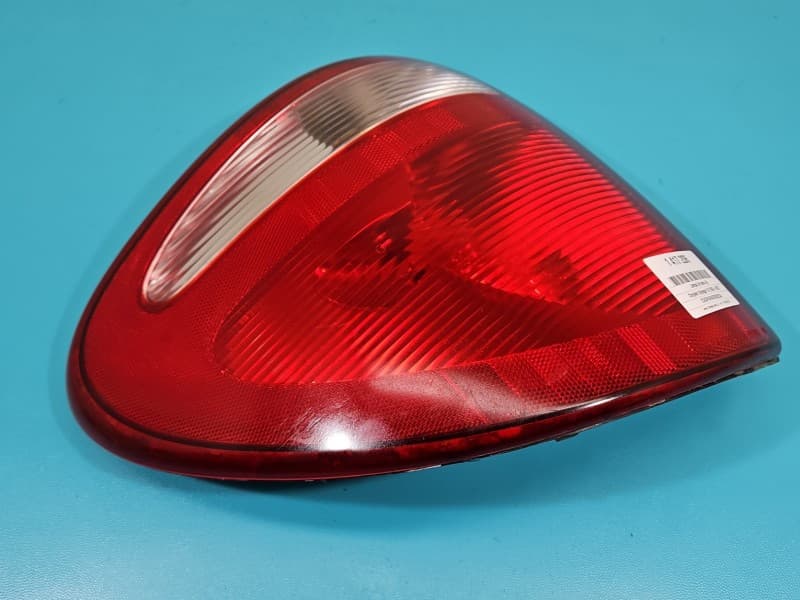 Lampa tył lewa błotnika Chrysler Voyager IV 00-07 HB EUROPA