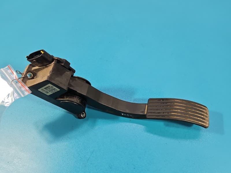 Pedał gazu potencjometr Hyundai Santa Fe I 00-06 2,0 crdi 0281002446 32705-26000