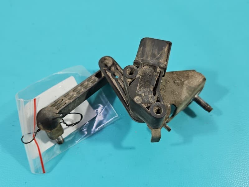 Czujnik poziomowania xenon Tesla Model 3 17- 1044971-00-C