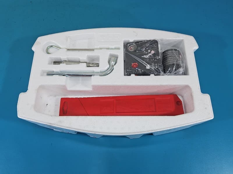 Wkład styropian bagażnika koła zapasowego Suzuki Swift Mk8 75481-52R0