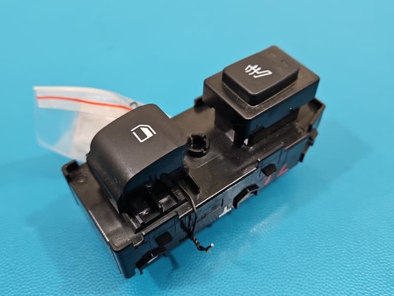 Przełącznik szyb Hyundai i20 III 20- Drzwi tył lewy EU 93581Q0050 299223776