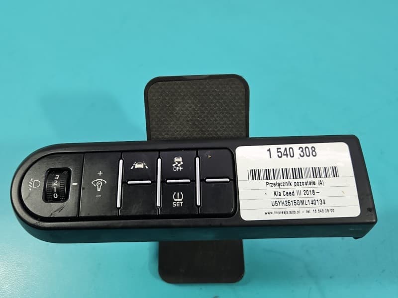 Przełącznik świateł ESP asystenta pasa Kia Ceed III 18-21 93700-J7430