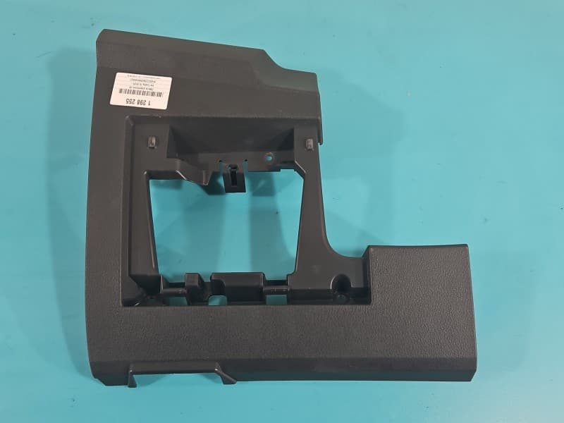 Osłona ZAŚLEPKA PLASTIK SCHOWEK DESKI Vw Caddy IV 2K8858365
