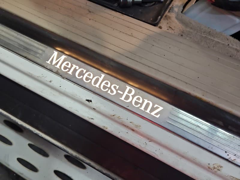 Podświetlenie Mercedes GL II X166 A1666801335 A1666802235