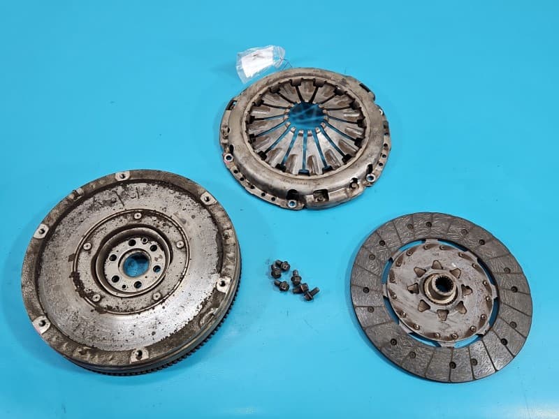 Dwumasa Koło dwumasowe Volvo V40 II 12- 1,6 T2 AV61-6477-BC