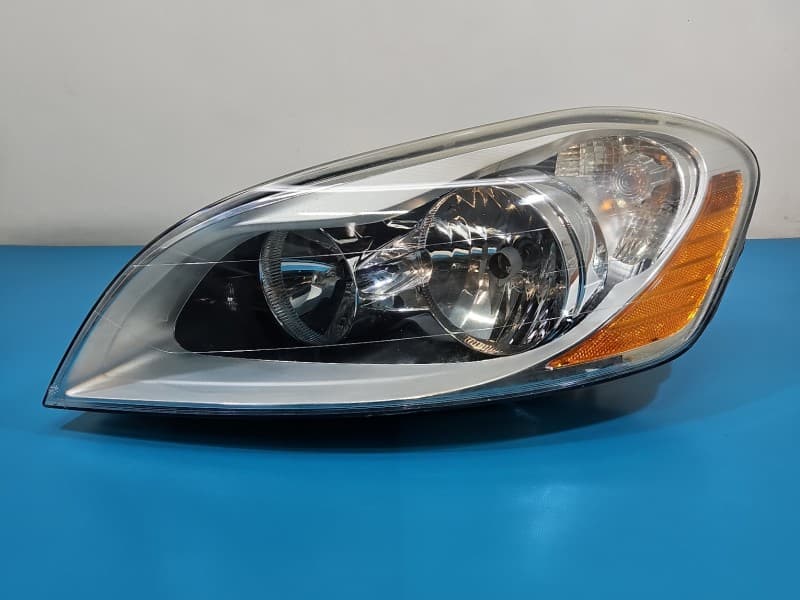 Reflektor lewy lampa przód Volvo XC60 I 08- EUROPA 30763143 89902802