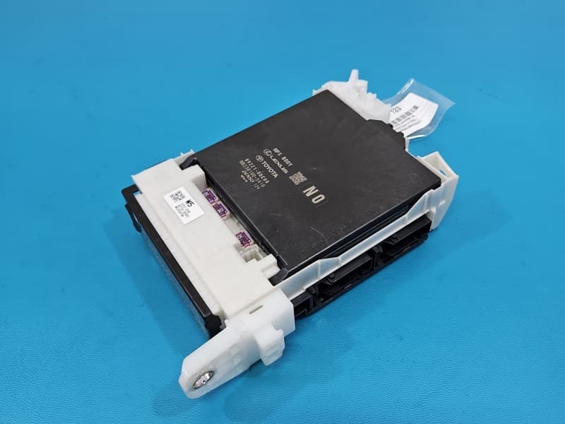 Sterownik moduł MPX BODY Toyota Yaris IV 89221-0DC00 6357-3242 82730-52Q20 MB238100-5410