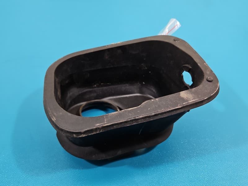 Osłona ZAŚLEPKA PLASTIK wlewu paliwa Honda CR-V V 16-