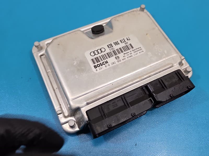 Komputer Sterownik silnika Audi A4 B5 1,9 tdi AHH 038906012AJ 0281010202