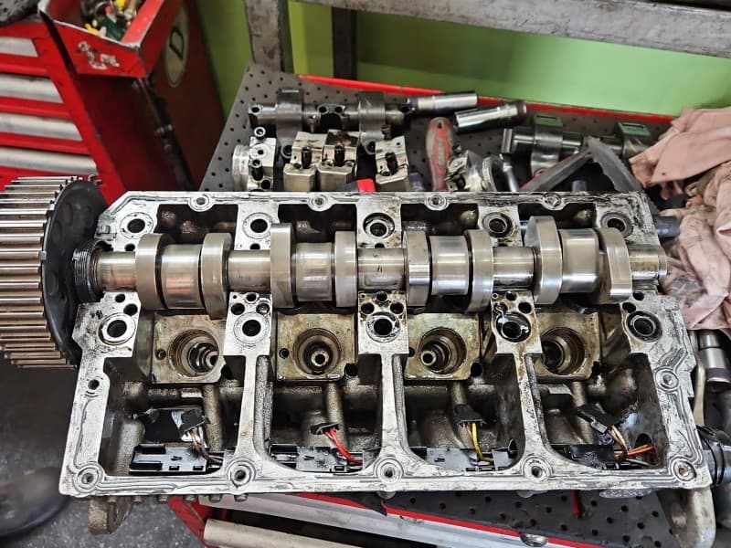 Głowica Audi A4 B7 2,0 tdi BPW BPW 140KM BPW 038103373R