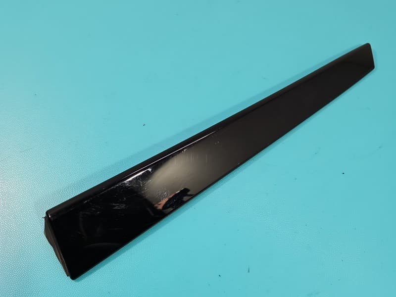 listwa nadwozia Skoda Fabia IV 827931A tylnej klapy, lewa