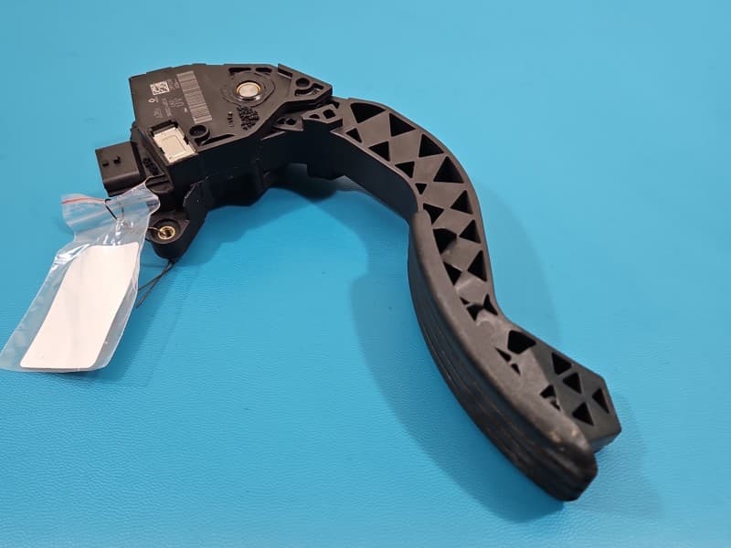 Pedał gazu potencjometr Renault Trafic III 2,0 dci 180026451R