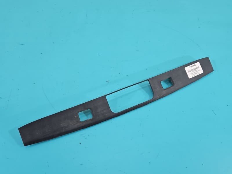 Osłona ZAŚLEPKA PLASTIK Blenda klapy bagażnika Mercedes W213 A2137400700