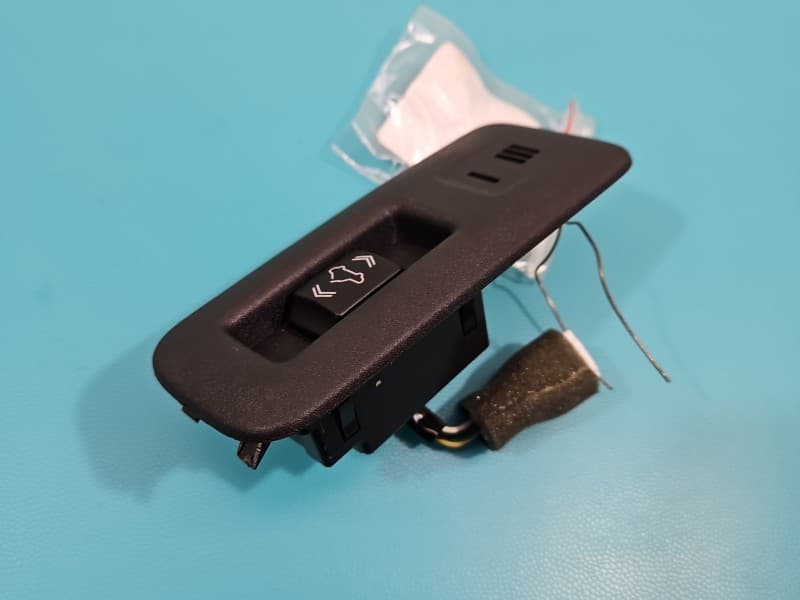 Przełącznik SZYBERDACHU Nissan Juke I F15 10-19 0288336BV80BC