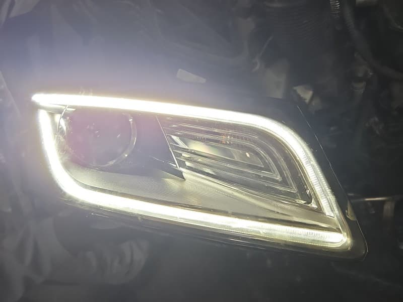 Reflektor prawy lampa przód AUDI Q5 8R 08- EUROPA 90036429